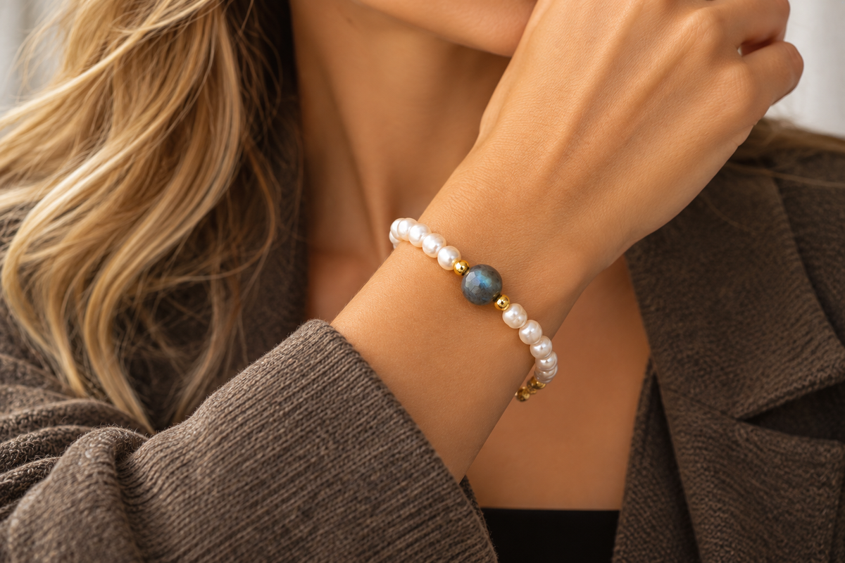 Pearl & Labradorite Élégance – Βραχιόλι με Πέρλες & Λαμπραδορίτη