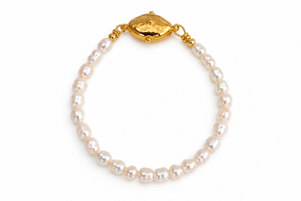Pearl Signature Bracelet – Βραχιόλι με Πέρλες Καλλιέργειας
