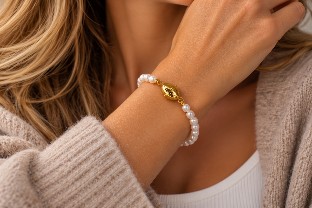 Pearl Signature Bracelet – Βραχιόλι με Πέρλες Καλλιέργειας