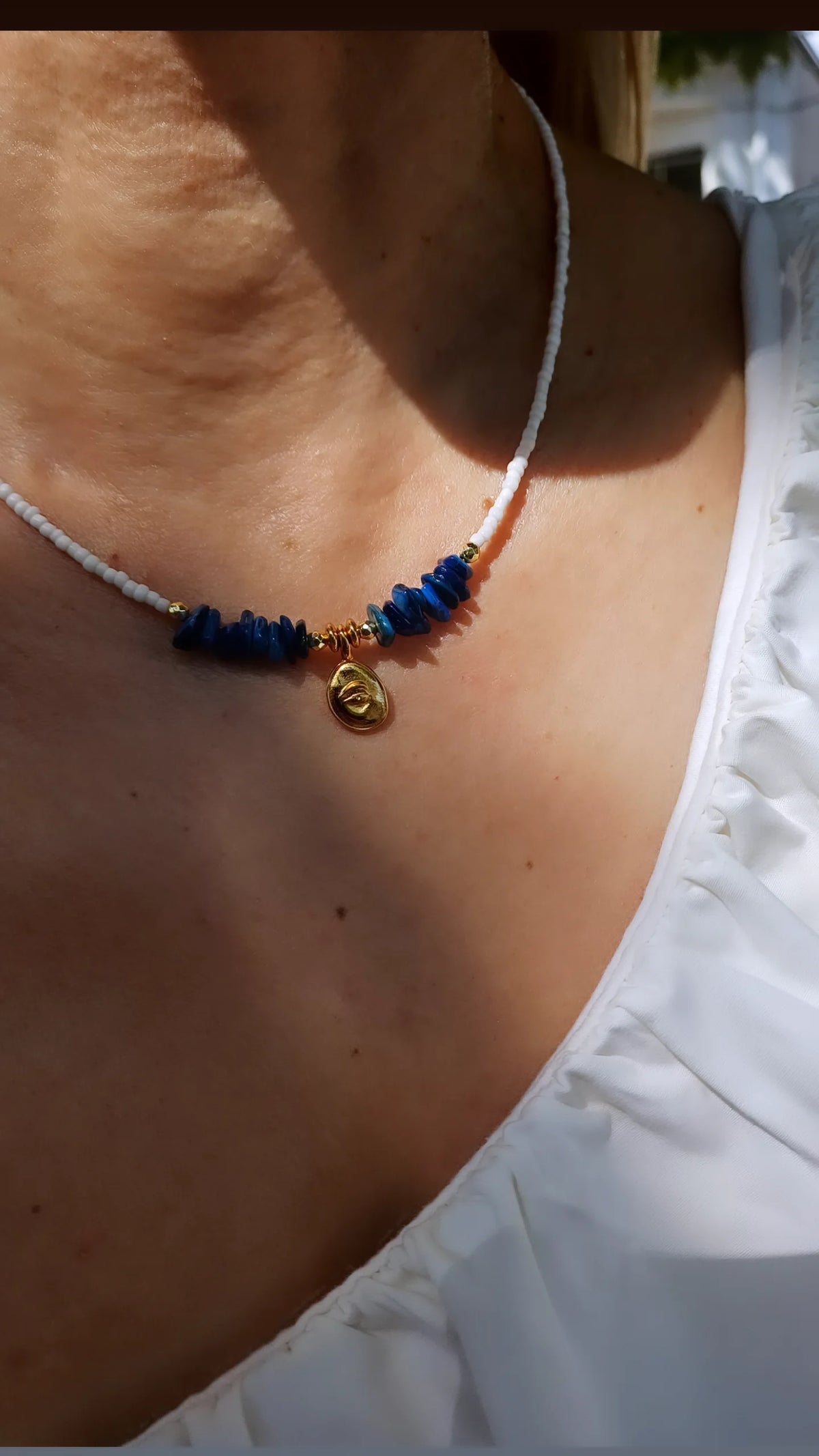Blue Eye Summer Necklace – Χειροποίητο Κολιέ με Μπλε Χαολίτη & Χρυσό Στοιχείο Μάτι